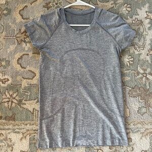 Lululemon Athletica Swiftly Tech Tee Shirt Grey Size 8